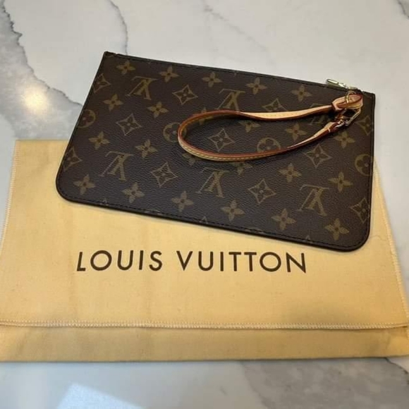 LOUIS VUITTON MONOGRAM NEVERFULL MM POCHETTE - Picture 4 of 9